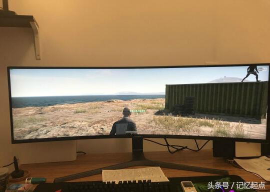 学校组织学生第二天穿父母工作服来上课,小明真太屌丝了