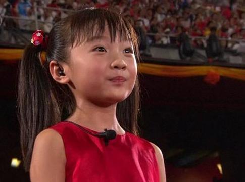 张子枫帮助王俊凯,张子枫拥抱教学