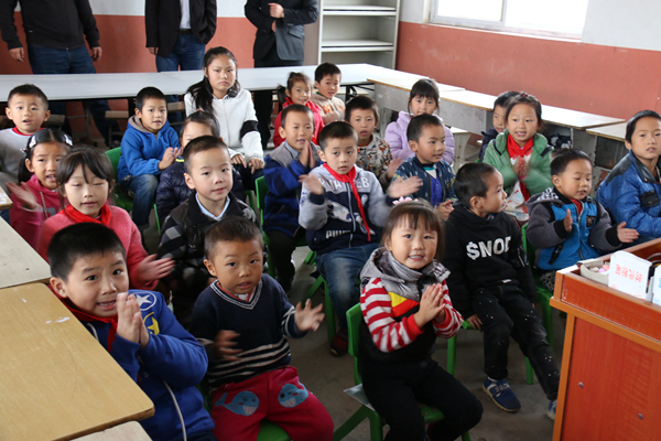 鐖卞績浼佷笟鎵惰传鍔╂畫鎱伴棶鍏泭娲诲姩,鐖卞績鍔╁鍏泭娲诲姩璧拌繘鍏冲箔涓変腑