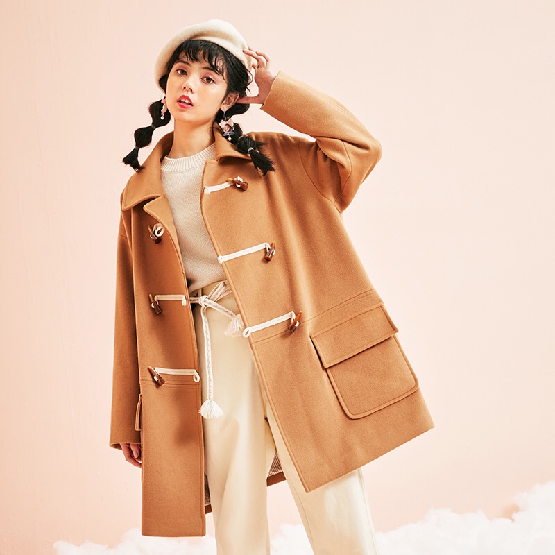 牛角扣大衣怎么搭配减龄,减龄牛角扣羊绒大衣