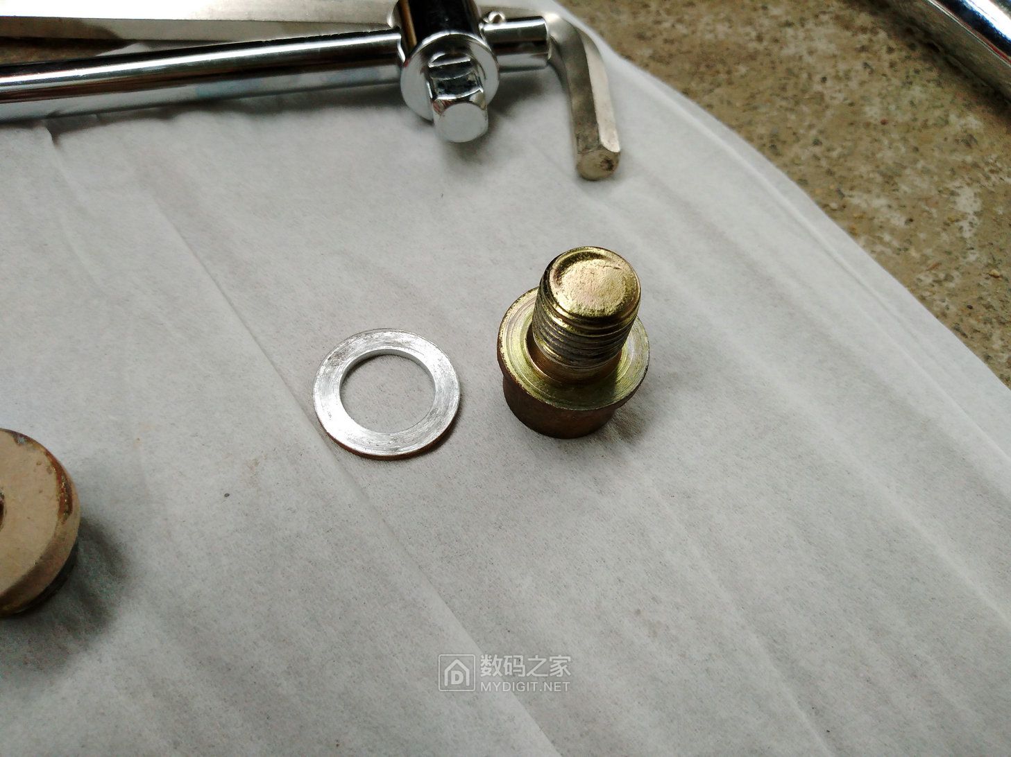 更换手动变速箱油最好的方法,汽车保养与维修更换自动变速箱油