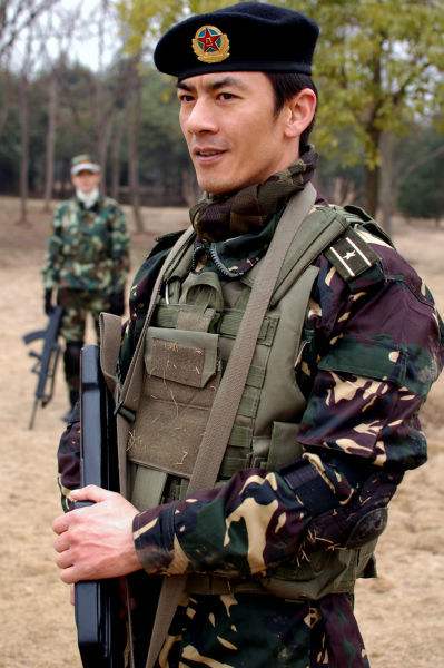 曾是刘欢保镖，流落街头没饭吃险自杀，北漂跑龙套今硬汉形象爆红