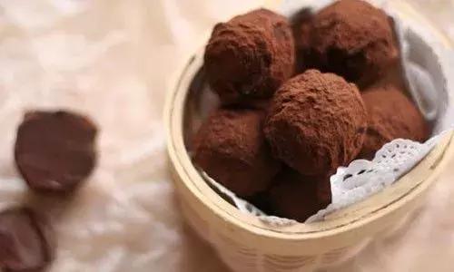 松露巧克力真的那么好吃吗,松露巧克力和黑巧克力有什么区别