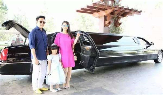 李湘接女儿上豪车,刘恺威接孩子视频