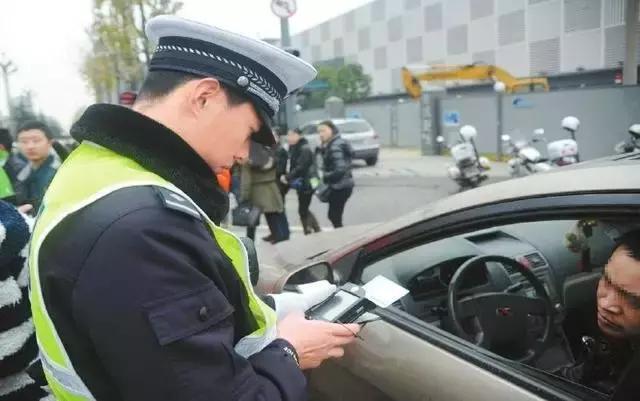 汽车年审逾期了还能开去年审吗,汽车逾期年检了补检流程有哪些