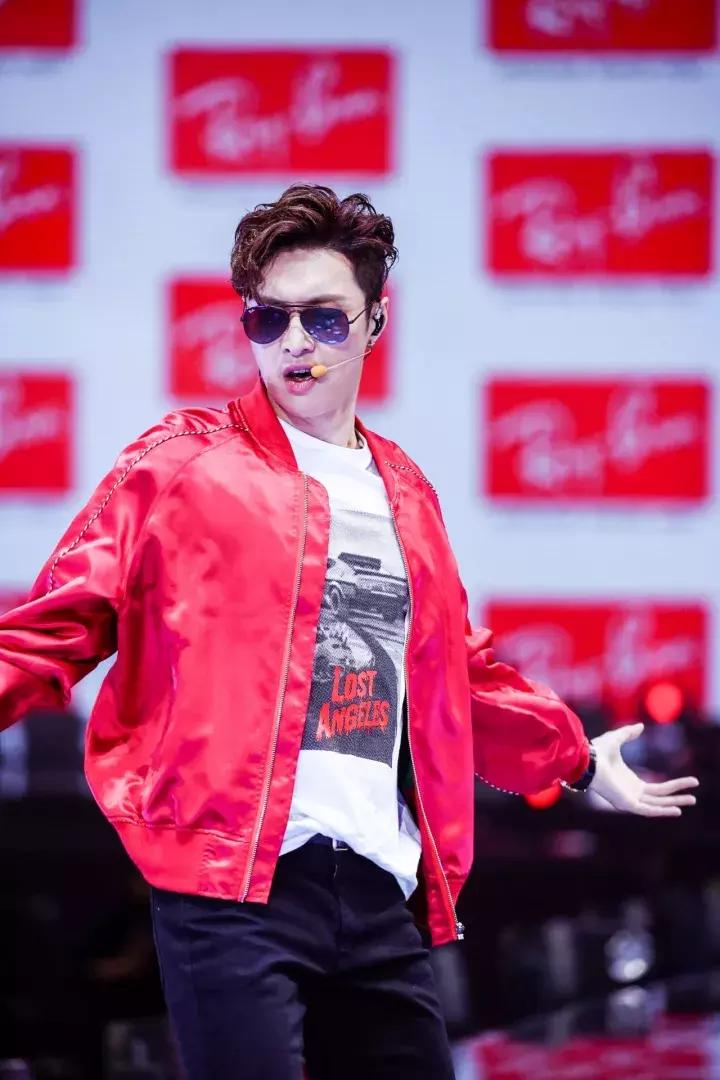 范冰冰双生花大秀,范冰冰李宇春同台视频