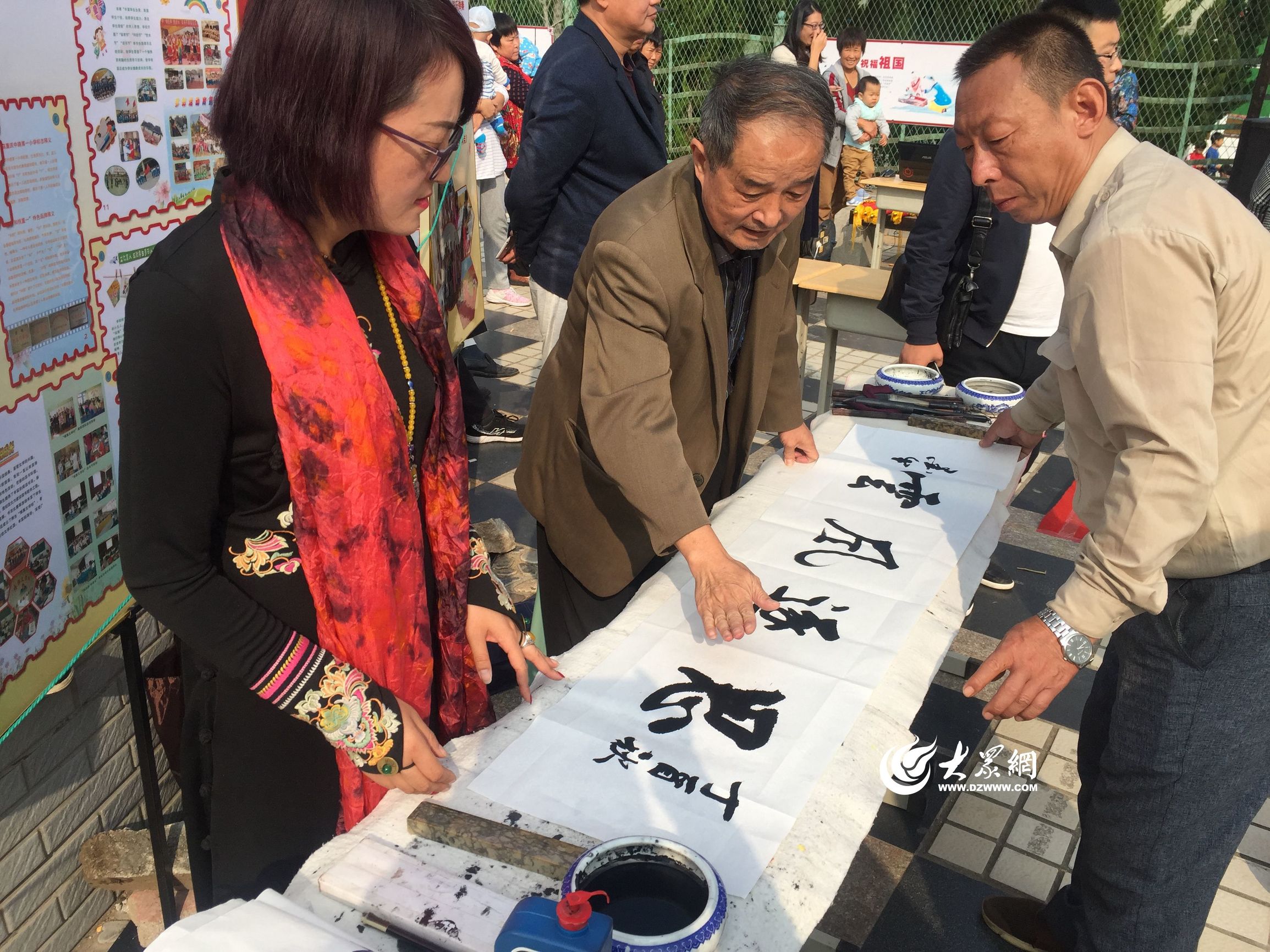 重阳节唱歌表演,社区重阳节为老人送重阳糕