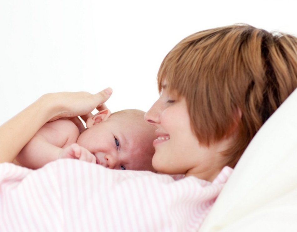 吐奶呛奶溢奶区别与处理,新生儿吐奶溢奶的处理方法