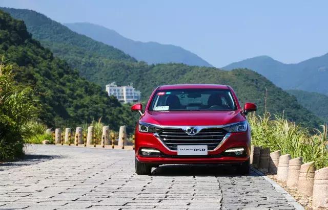 北京汽车绅宝d502015款1.5自动,2015年12月绅宝d50现在值多少钱