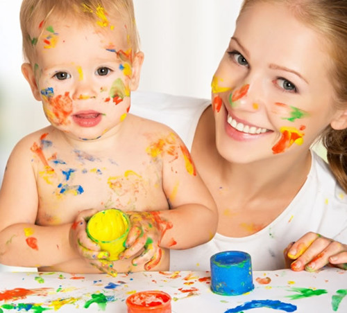 宝宝白天睡觉晚上不睡民间方法,宝宝白天睡觉不醒不吃奶怎么办