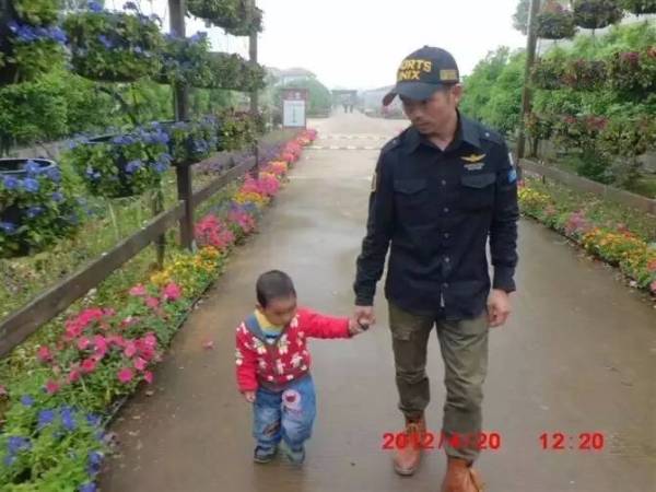 不跑就出局,马拉松为什么要推着轮椅跑呢