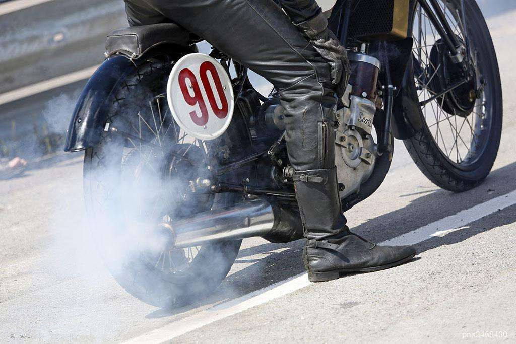 单缸四冲程发动机工作原理演示,二冲程烧机油原理视频