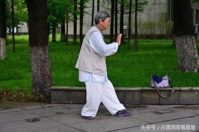 大便时出现湿气是什么原因,大便臭味重中医如何调理