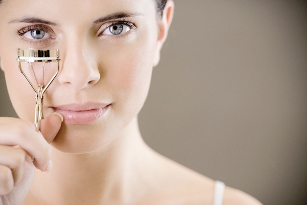 夏天化妆不脱妆的技巧,不脱妆不卡粉化妆技巧