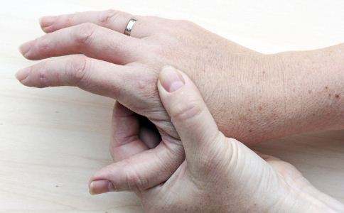 糖尿病肾病有哪些症状怎么治疗,糖尿病肾病发展成尿毒症的症状