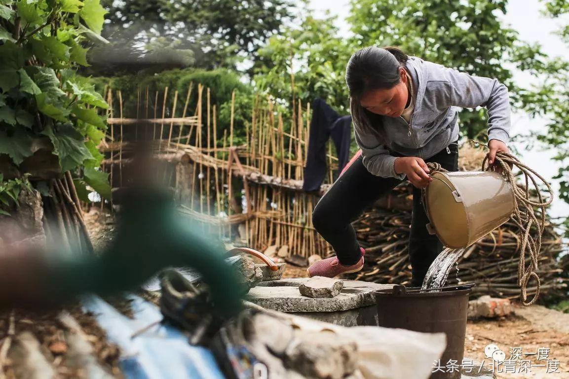 “鹿晗”在泥坑，妈妈在远方，你习以为常的幸福对他们却遥不可及