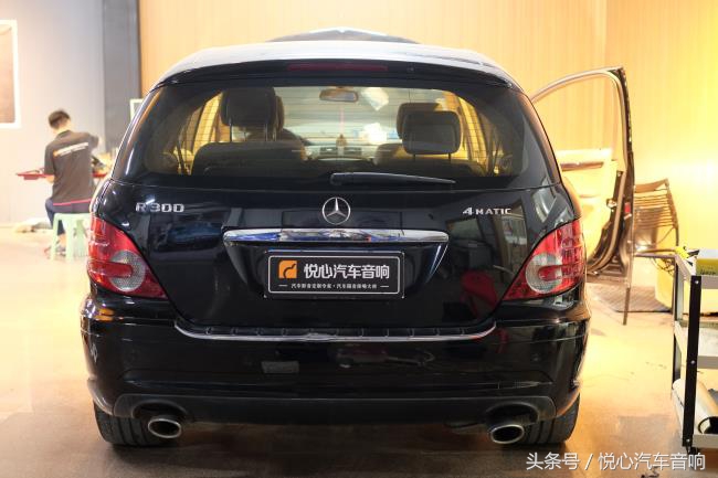 奔驰R300改灯后，车主赞口不绝！果然只有专业操作才能达到极致！
