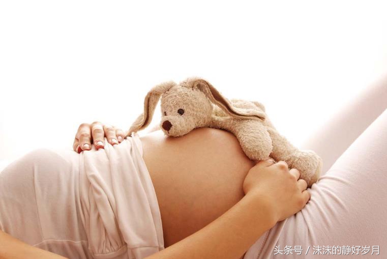 孕早期见红让准妈妈惊慌失措，医生检查后却说是正常，能放心吗？