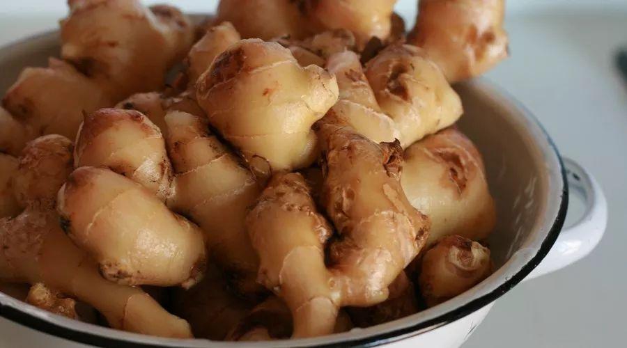 如何预防老年斑学会这几种方法,中老年人怎么去除老年斑