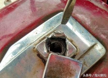 摩托车钥匙丢了油箱盖开启方法,三轮摩托车油箱钥匙丢了怎么开