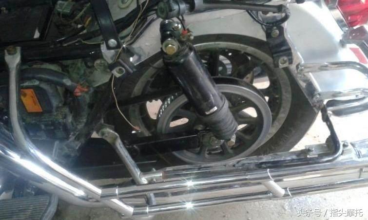 哈雷至尊滑翔摩托车大卸八块，只为换根皮带！