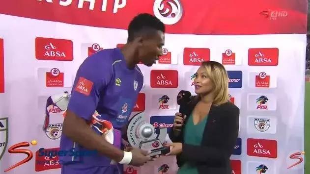 罕见门将读秒倒钩进球,门将读秒倒勾