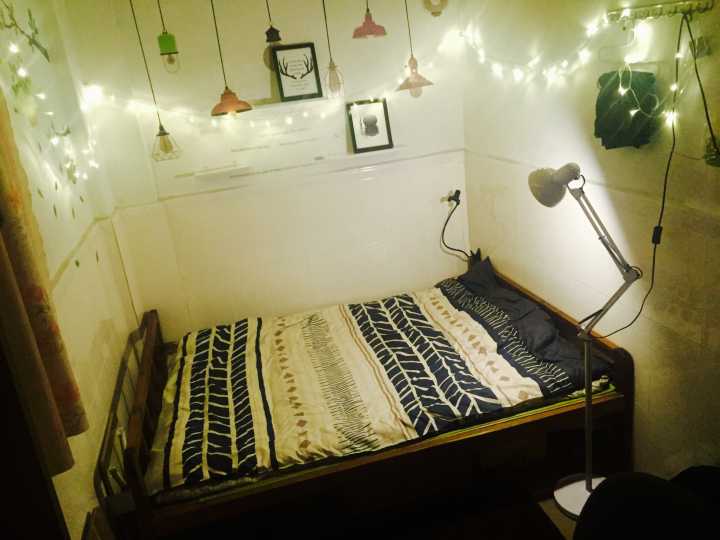 抠脚大汉闯天下,抠脚大汉进房间