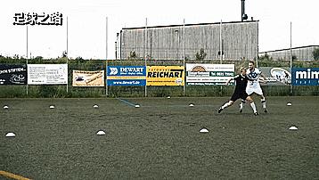 防守方该如何正确防守,防守不犯规的小动作