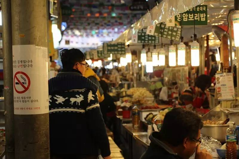 这里可能是唯一能够满足你吃到巨无霸海鲜和偶遇Runningman的地方了！