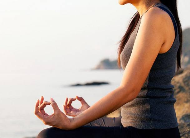 高温瑜伽对女性的好处和坏处,简单有效的瑜伽日常健身术
