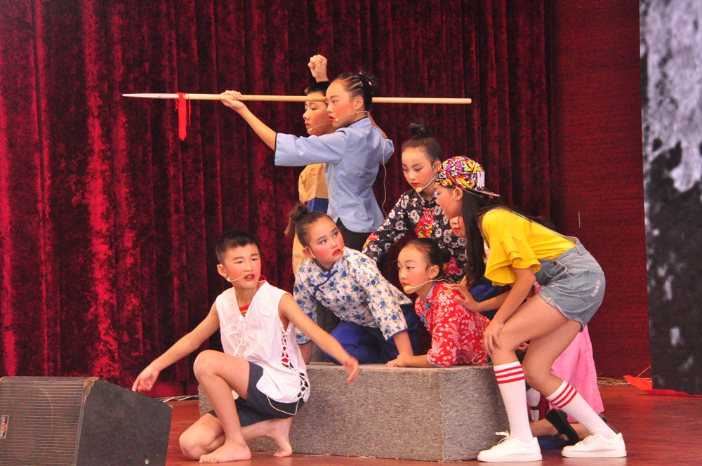 60余所“共同体”学校共同见证滨河学校奋发、奋勇、奋进的10年