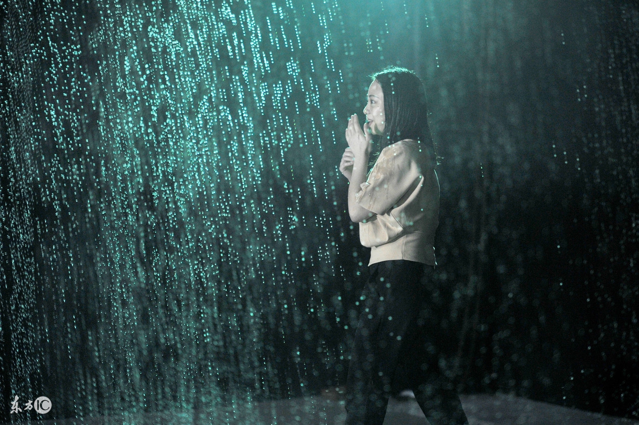 网吧的人都跑去吧台问这首歌是多少号机点的？是不是想偷我歌单？