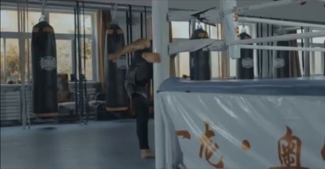 一龙最牛的一次ko,一龙罕见高扫腿ko对手功力深厚