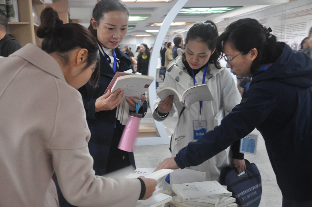 60余所“共同体”学校共同见证滨河学校奋发、奋勇、奋进的10年