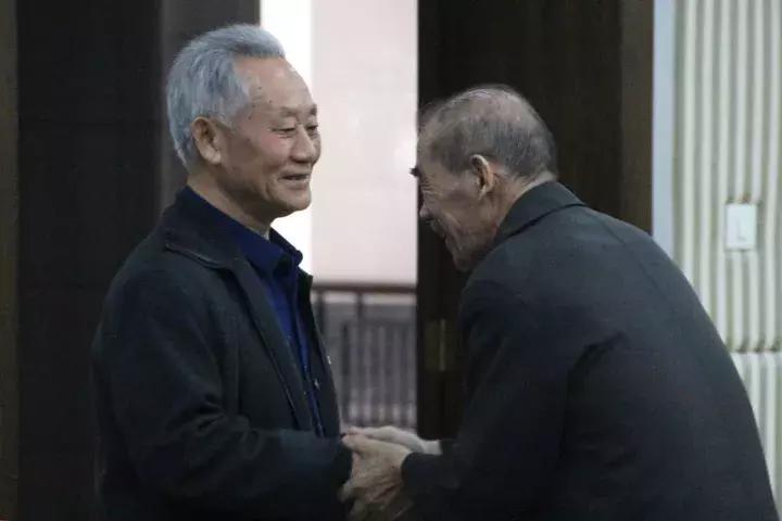 重返母校80后的回忆,重返六十年前的母校