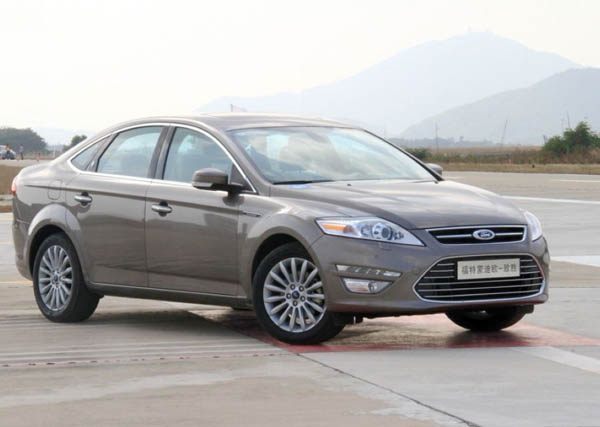 二手车奔驰车型大全价格30万左右,10多万买d级二手车推荐车型有哪些