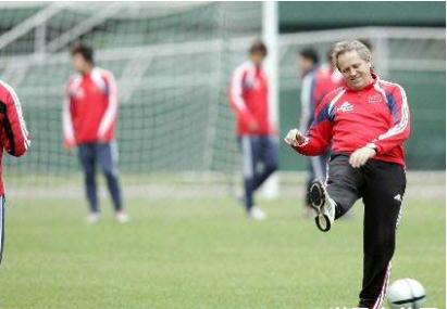 2010世界杯范佩西头球是哪一场,范佩西世界杯鱼跃头球