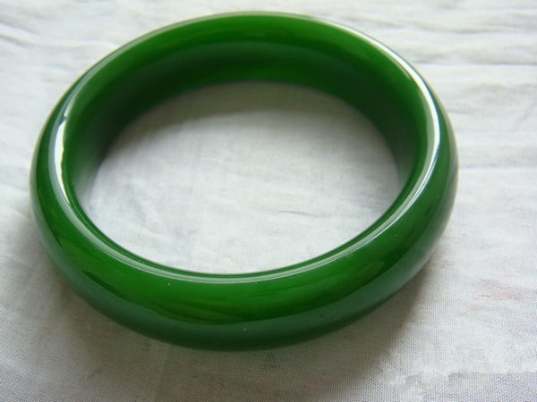 30万手镯值不值钱,30万以上的手镯是真的吗