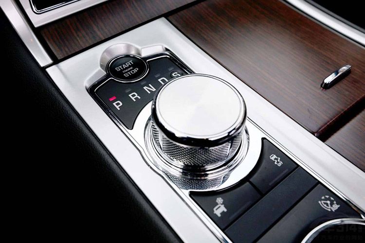 违章停车然后车被刮了有责任吗,违规停车导致他人受伤该怎么赔