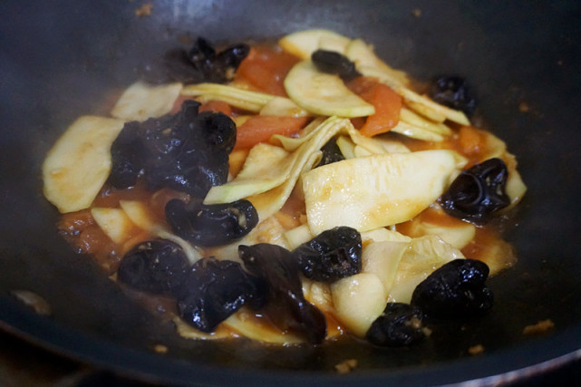 日常买菜不知道买什么吃,冬天买这三种菜来做很美味