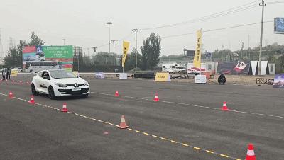 梅甘娜赛道版试驾,雷诺梅甘娜极速测试