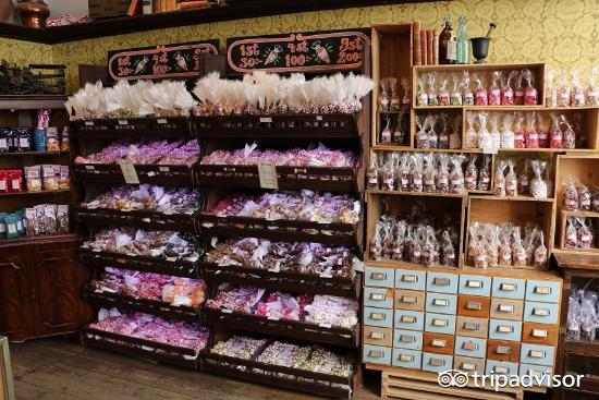 今天，全球15家颜值爆表的店，准备了一份甜甜的伴手礼给你！