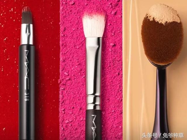 用化妆刷上妆需要弄湿吗,用化妆刷上散粉还是用粉扑