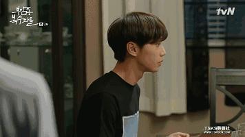 又是内衣癖，又是贞操带，这剧还没看到爱情，就先收获一个蛇精病