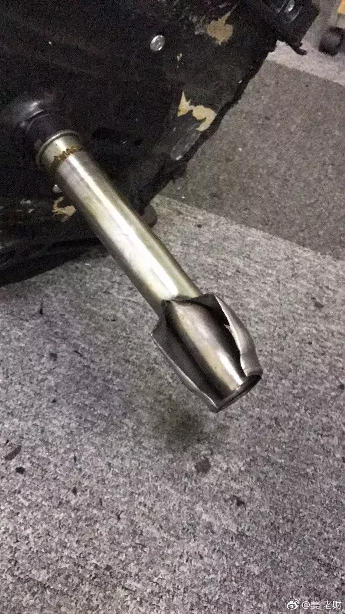 上个厕所时刻，作业座椅俄然爆了……一片狼藉