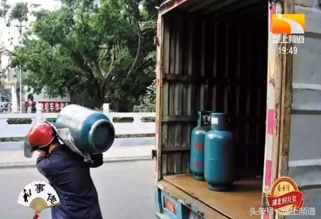 湖北好儿女——“送煤气夫妻”：担子再重，孝顺父母不能耽搁！