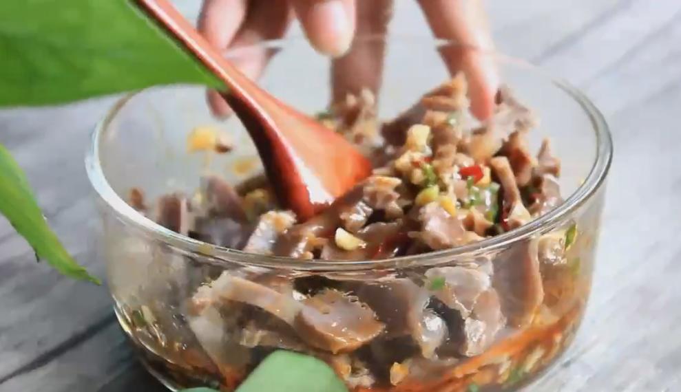 鸡心鸡肝鸡胗的凉拌家常做法,凉拌鸡胗看着就有食欲