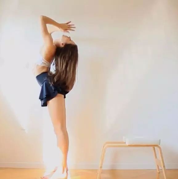 令人惊叹的瑜伽姿势,瑜伽轮式的呼吸