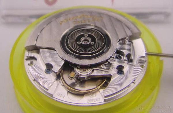 一看即会!教你一眼识别手表机芯用的 是不是真的瑞士ETA2892机芯