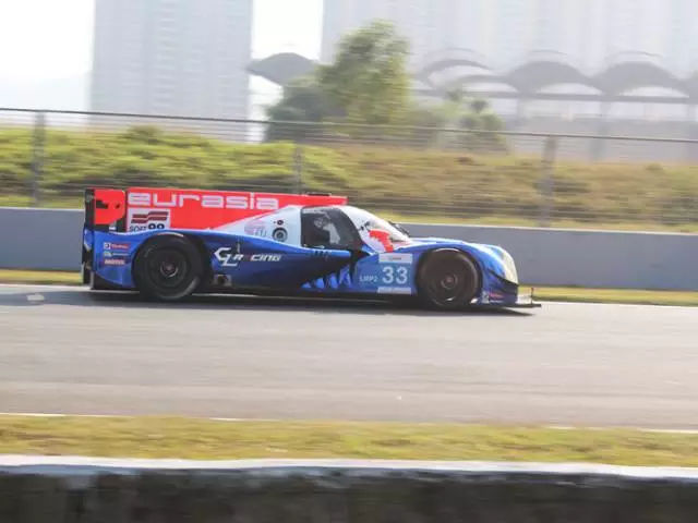 耐力赛绝非无休止地“画圈”,而是用轮胎来拓宽的哲学